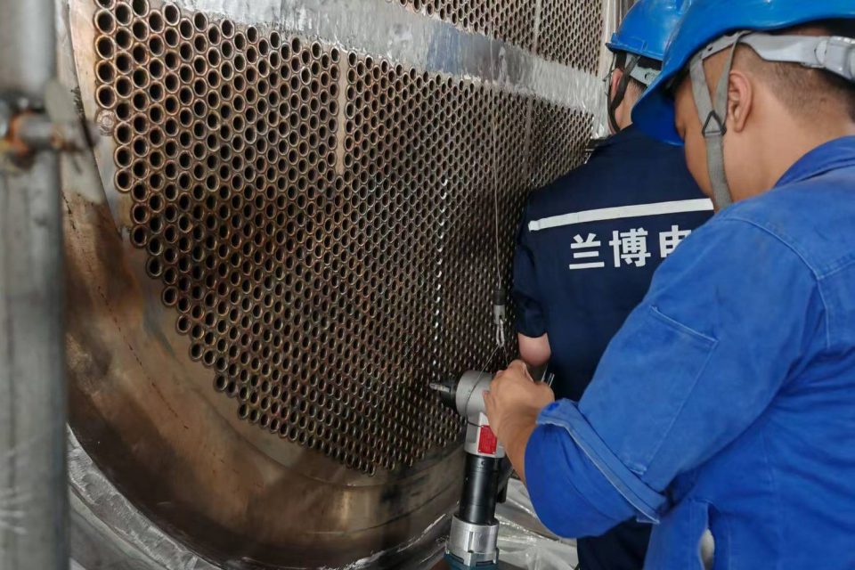 Mantenimiento de intercambiadores de calor en refinerías y petroquímica