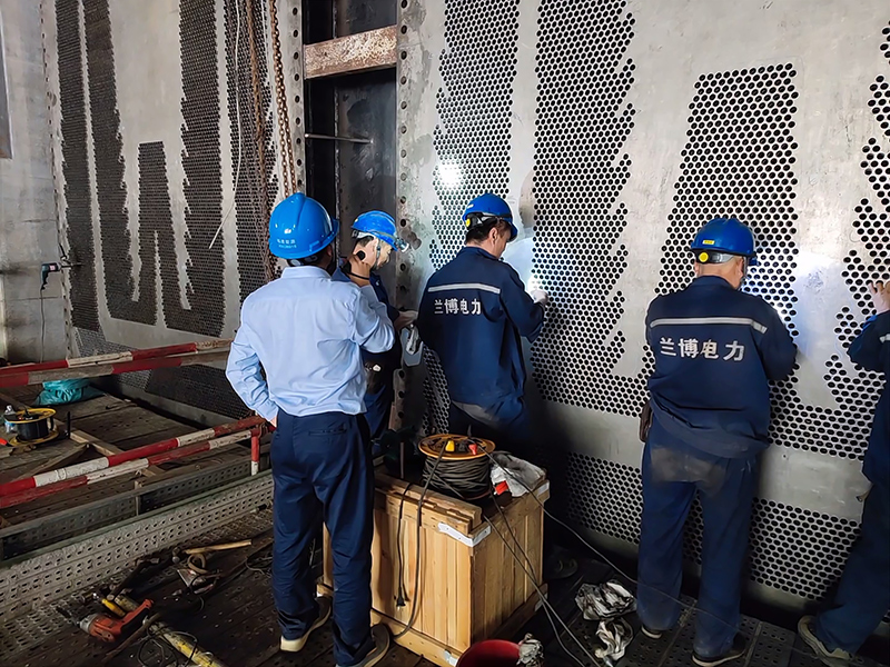 福建某发电厂 3 台凝汽器换管：钛管穿管、推拉清洗、胀切焊 - 5